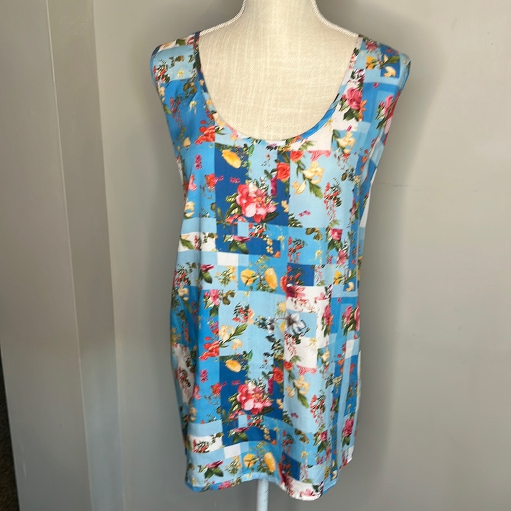 TOLANI COLLECTION (NWT) floral blouse